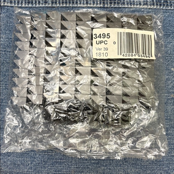 2000 Lego 3495 2x2 Roof Tile Steep Sloped Black - Picture 3 of 5